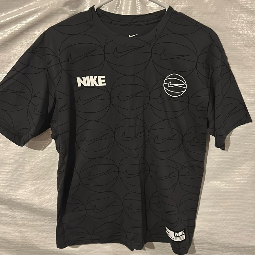 Nike Men’s Basketball T-shirt